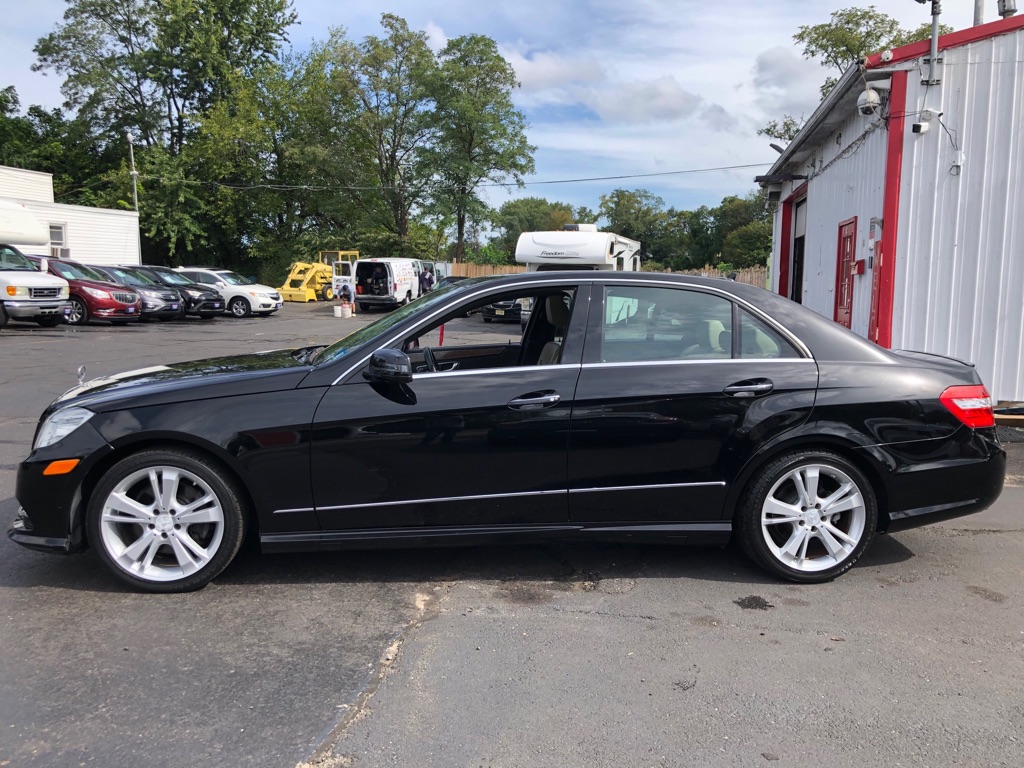 Photo 7 of this MERCEDES-BENZ E-CLASS