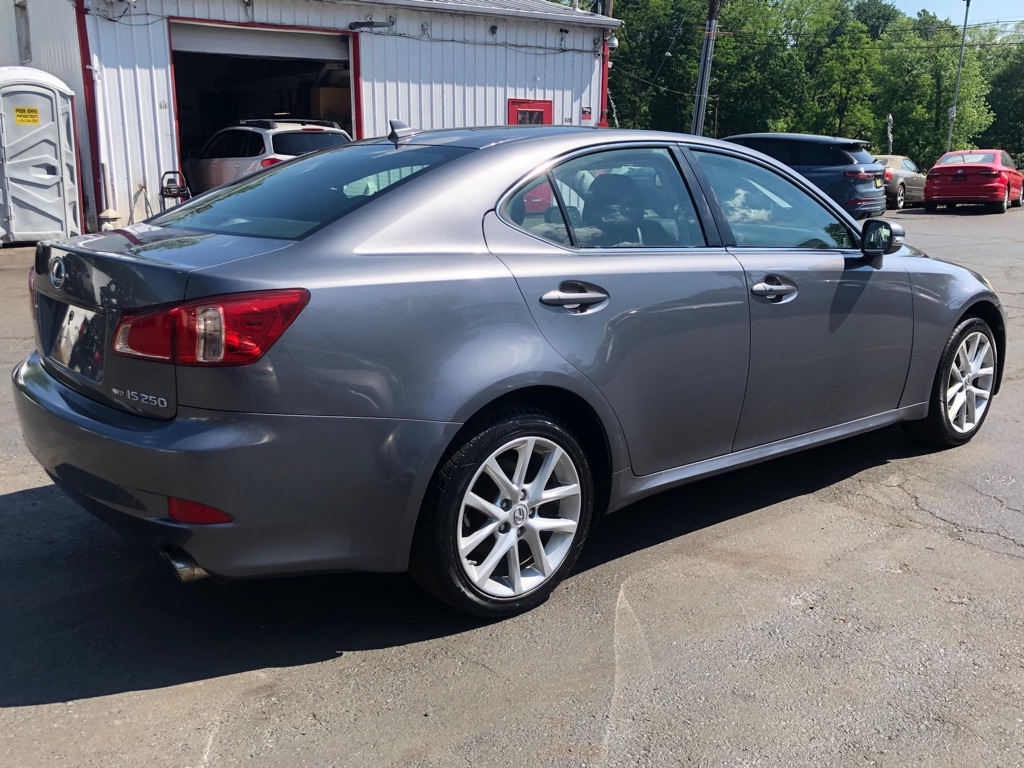 Photo 5 of this LEXUS IS
