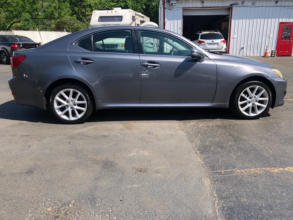 Photo 6 of this LEXUS IS