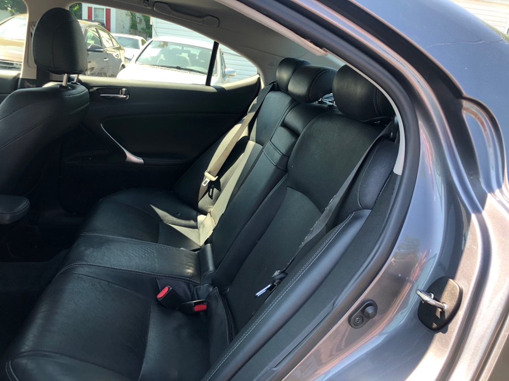 Photo 19 of this LEXUS IS