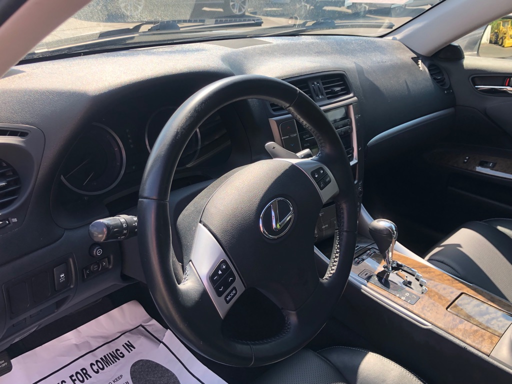 Photo 16 of this LEXUS IS