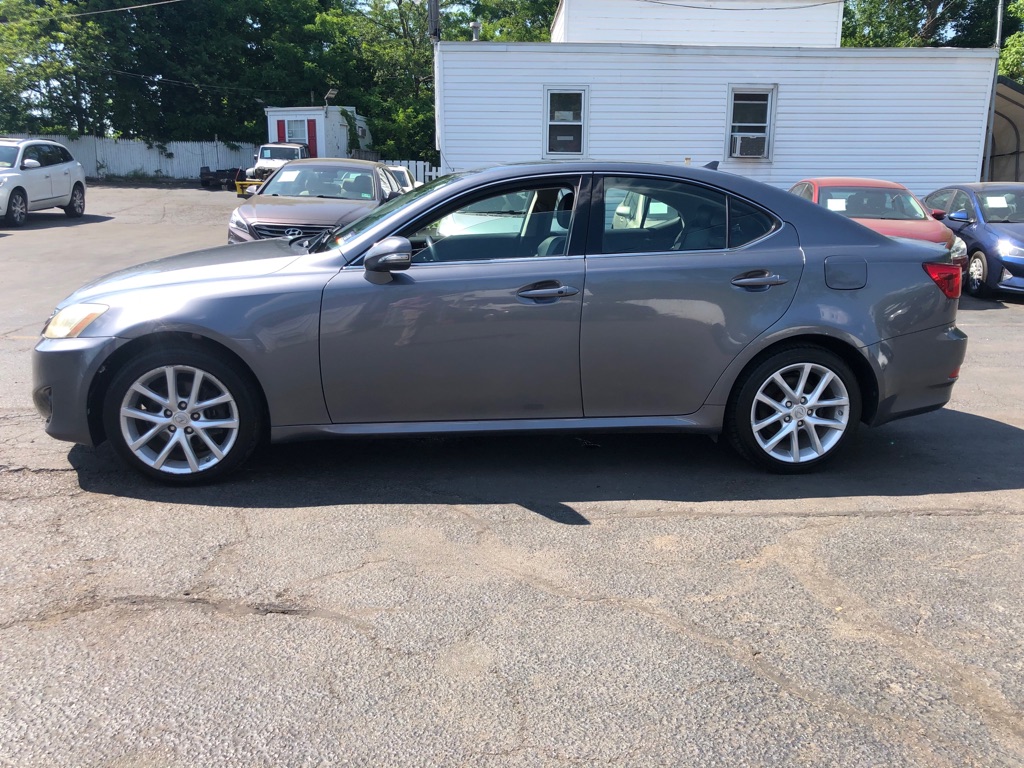 Photo 2 of this LEXUS IS