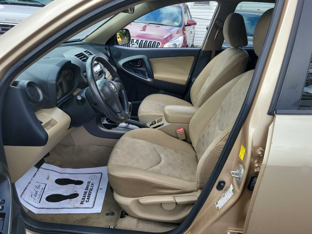 Photo 10 of this TOYOTA RAV4
