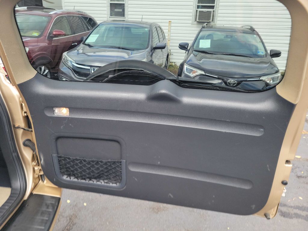 Photo 25 of this TOYOTA RAV4