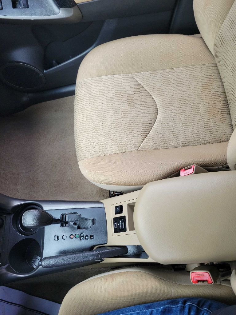 Photo 18 of this TOYOTA RAV4