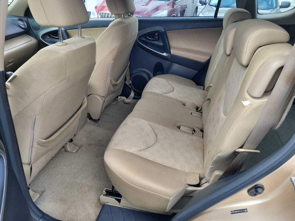 Photo 12 of this TOYOTA RAV4