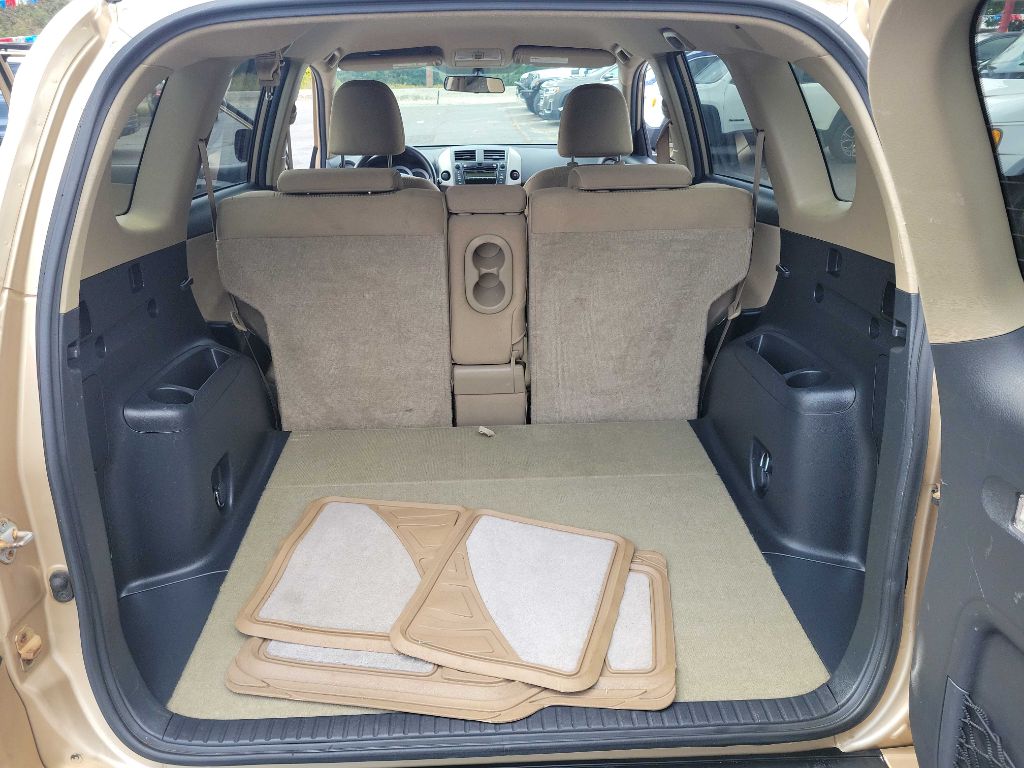 Photo 23 of this TOYOTA RAV4