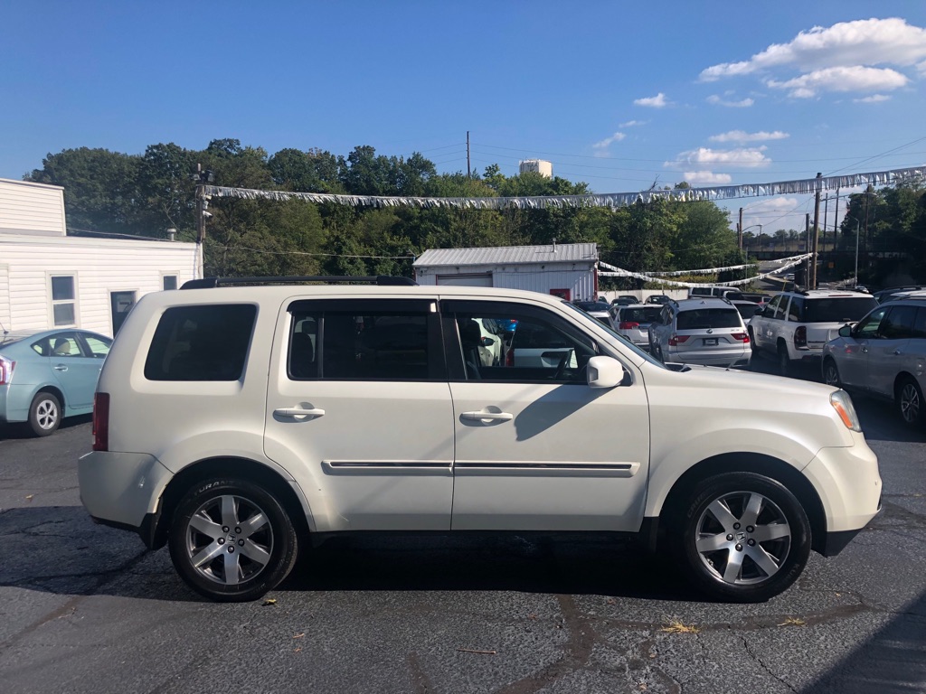View vehicle photo 4