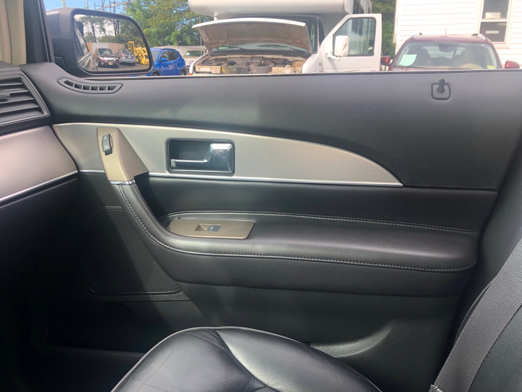 Photo 36 of this LINCOLN MKX