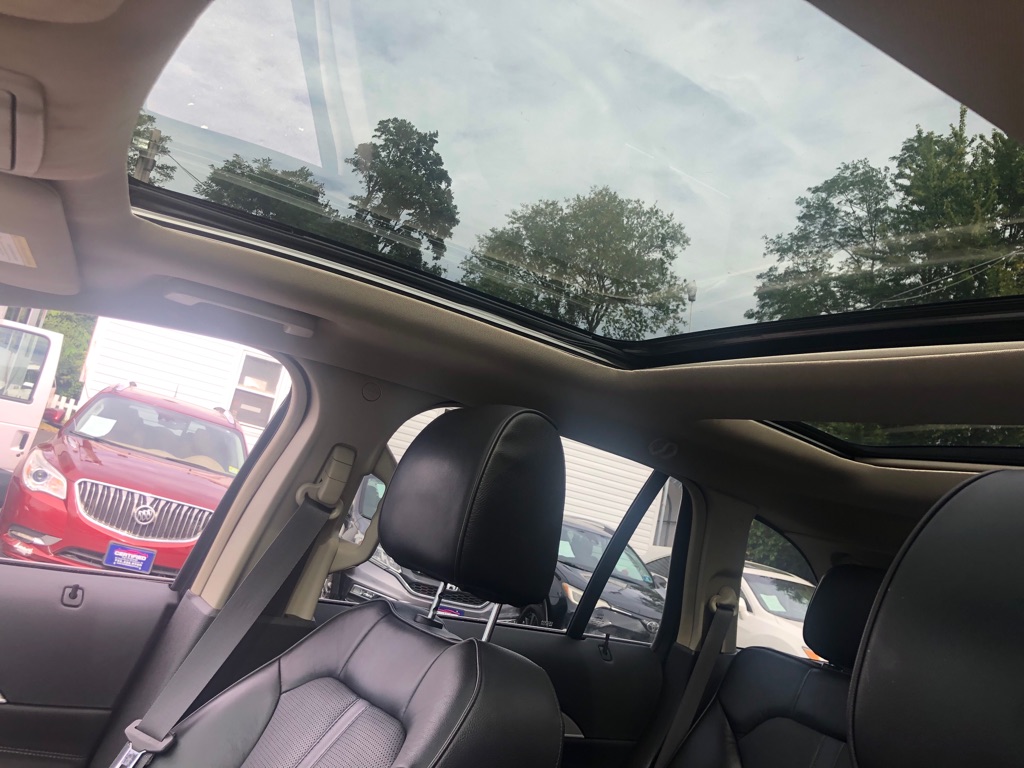 Photo 22 of this LINCOLN MKX