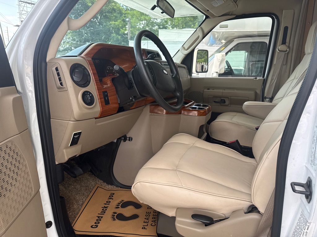 Photo 4 of this FORD ECONOLINE