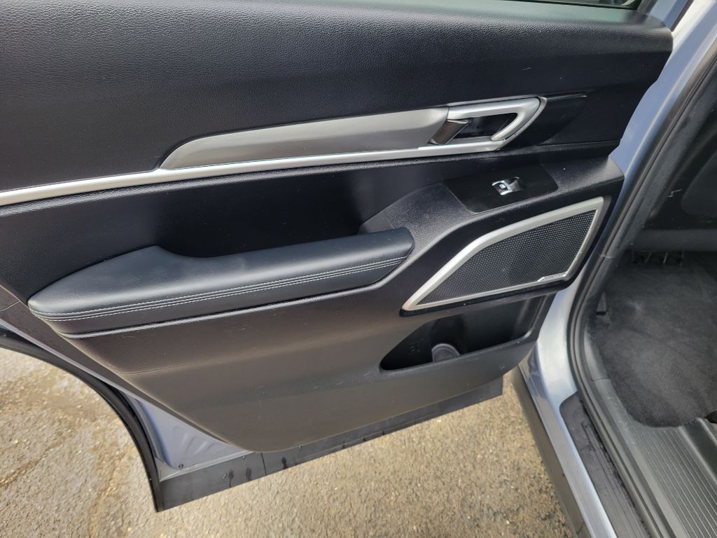 Photo 32 of this KIA TELLURIDE