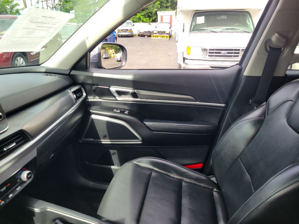 Photo 23 of this KIA TELLURIDE