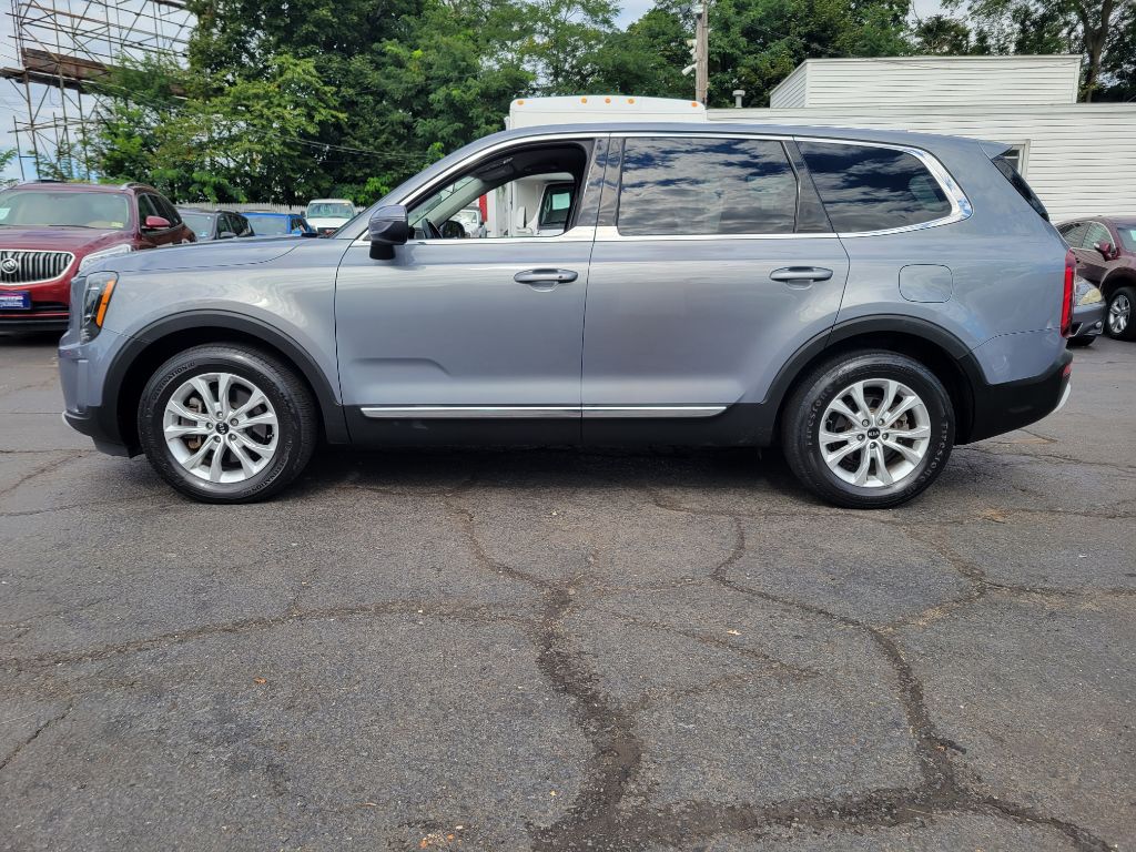 Photo 2 of this KIA TELLURIDE