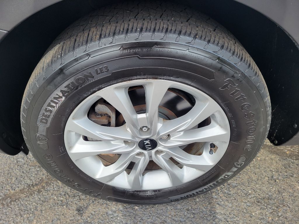 Photo 10 of this KIA TELLURIDE