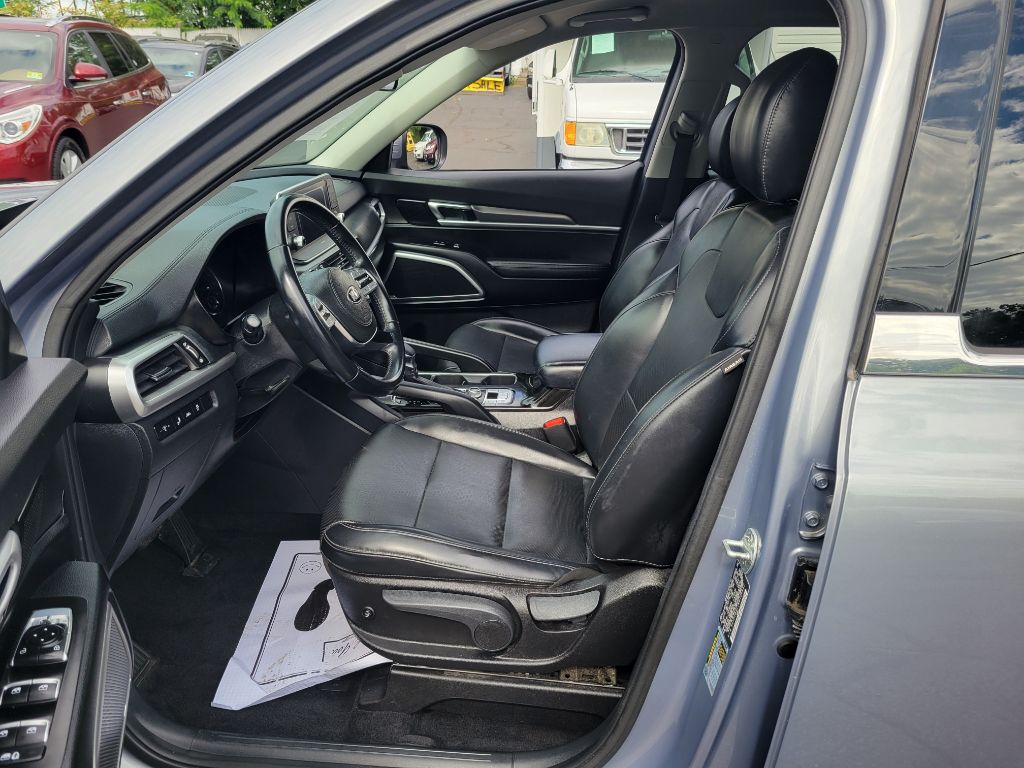Photo 14 of this KIA TELLURIDE