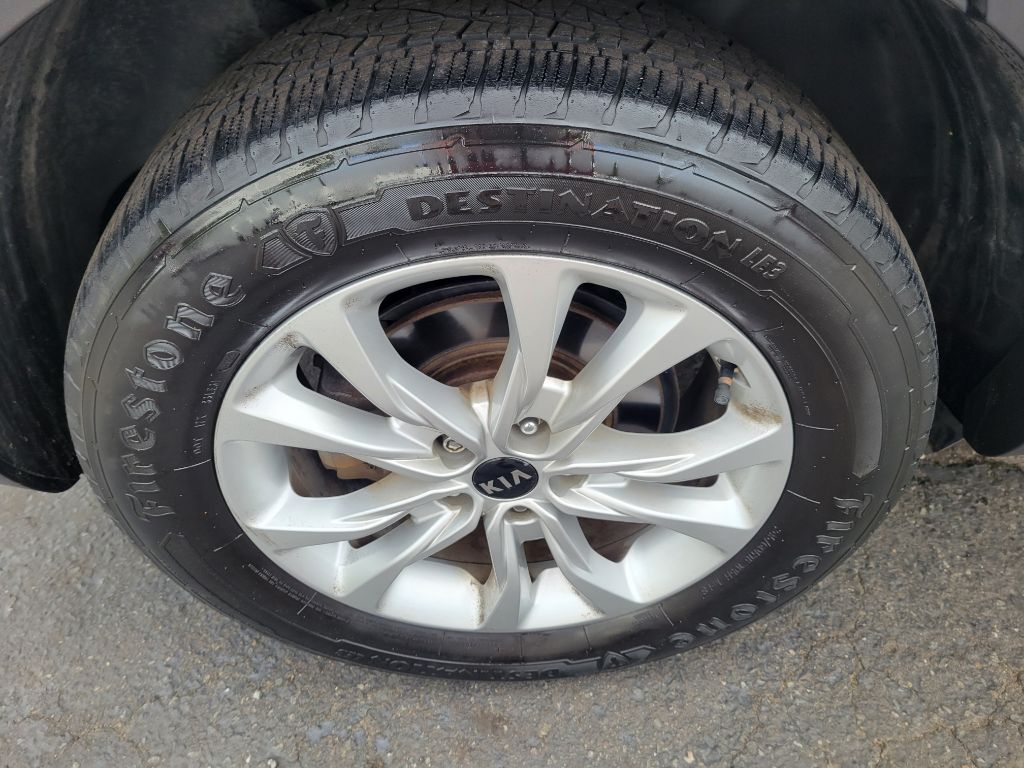 Photo 13 of this KIA TELLURIDE