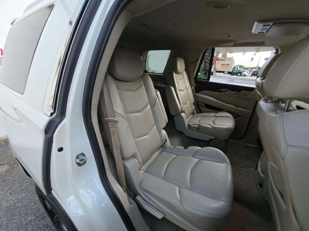 Photo 3 of this CADILLAC ESCALADE