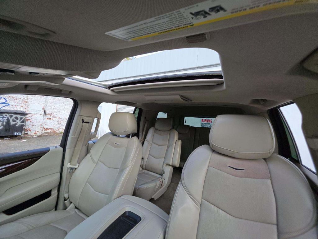 Photo 4 of this CADILLAC ESCALADE