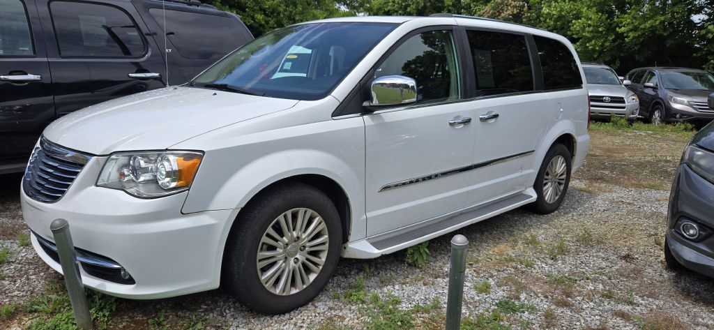 2015 Chrysler Town & Country #1