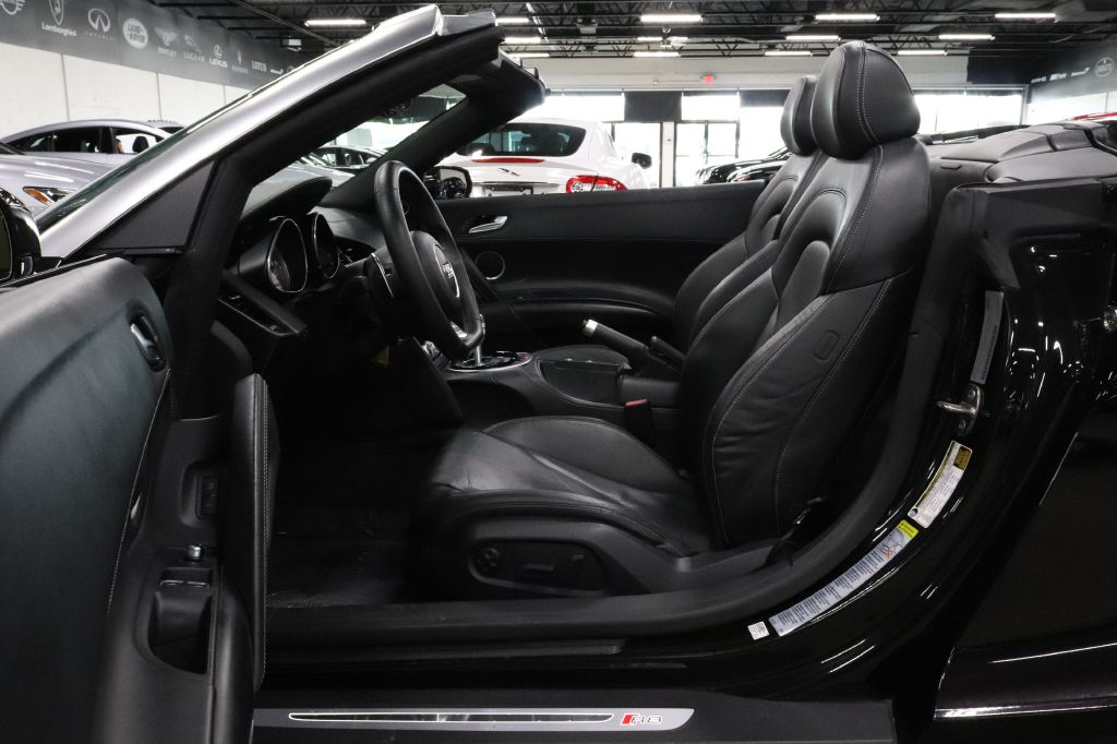 2016-Audi-R8-Discovery-Auto-Center-10