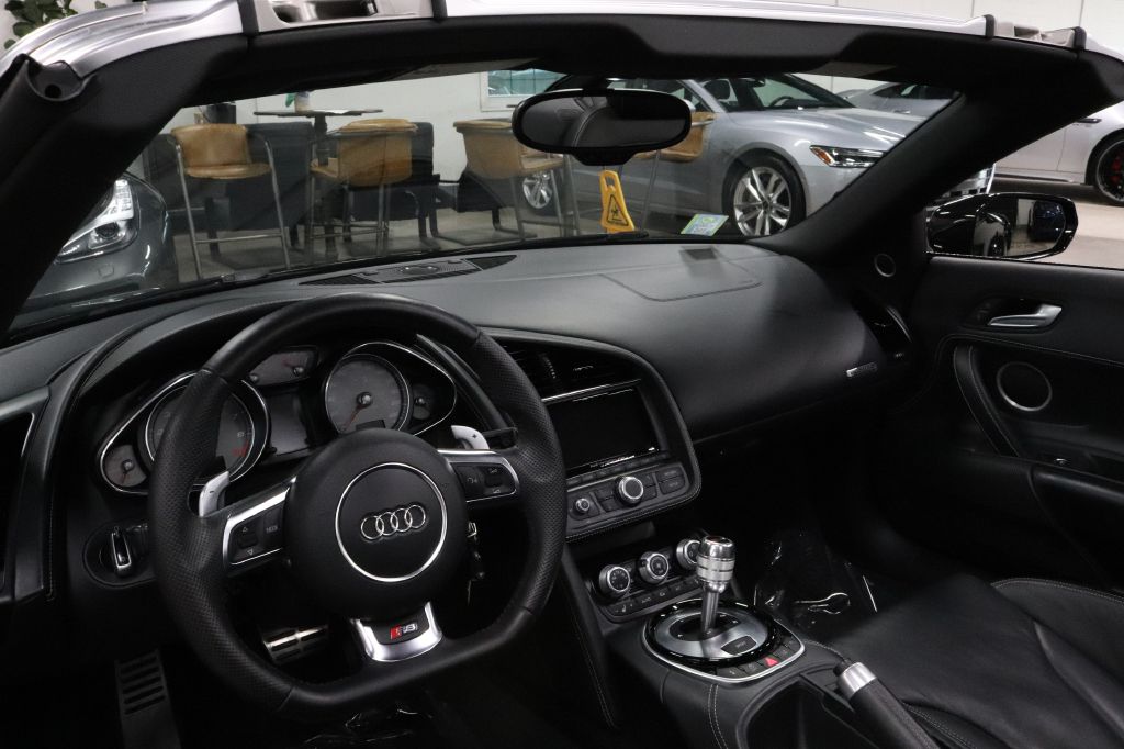 2016-Audi-R8-Discovery-Auto-Center-12