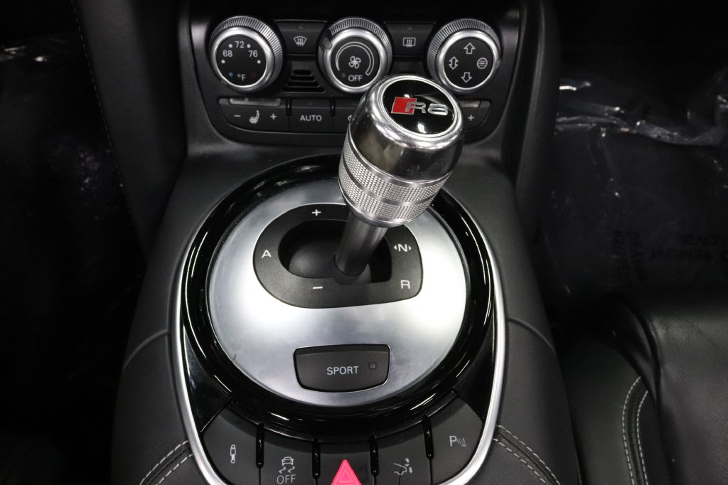 2016-Audi-R8-Discovery-Auto-Center-25