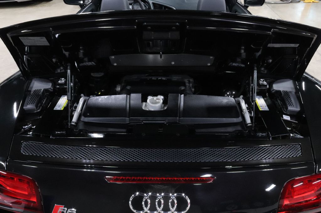 2016-Audi-R8-Discovery-Auto-Center-26