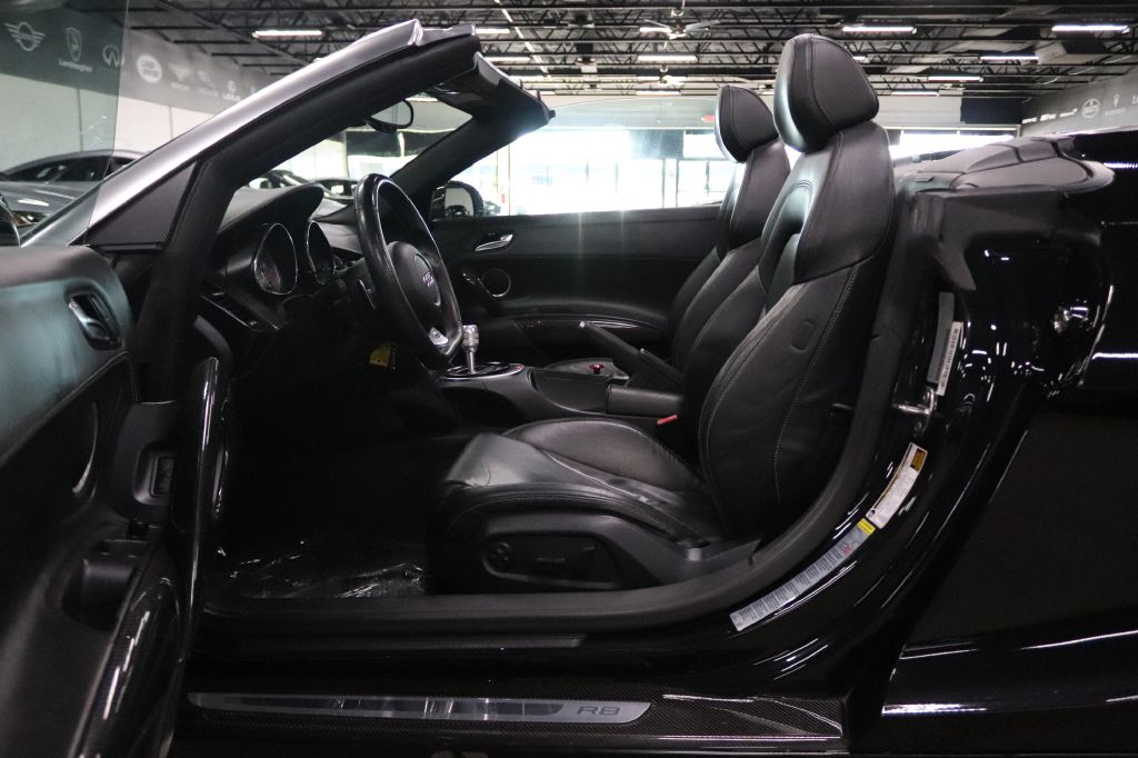 2012-Audi-R8-Discovery-Auto-Center-10