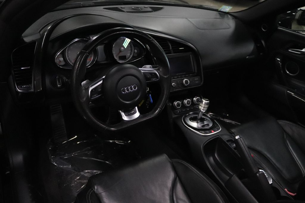 2012-Audi-R8-Discovery-Auto-Center-12