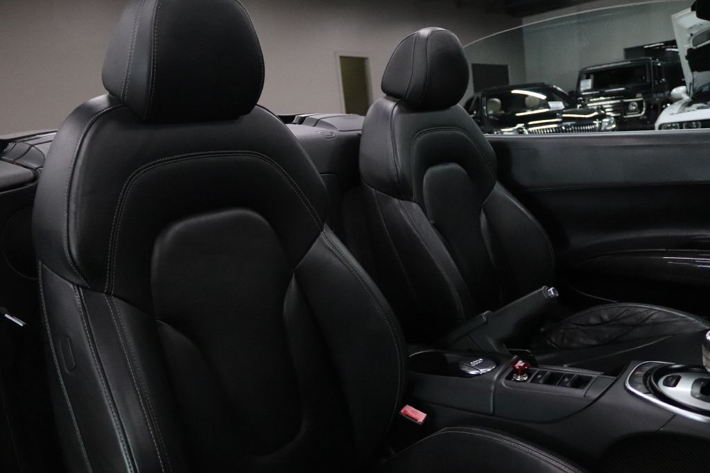 2012-Audi-R8-Discovery-Auto-Center-16