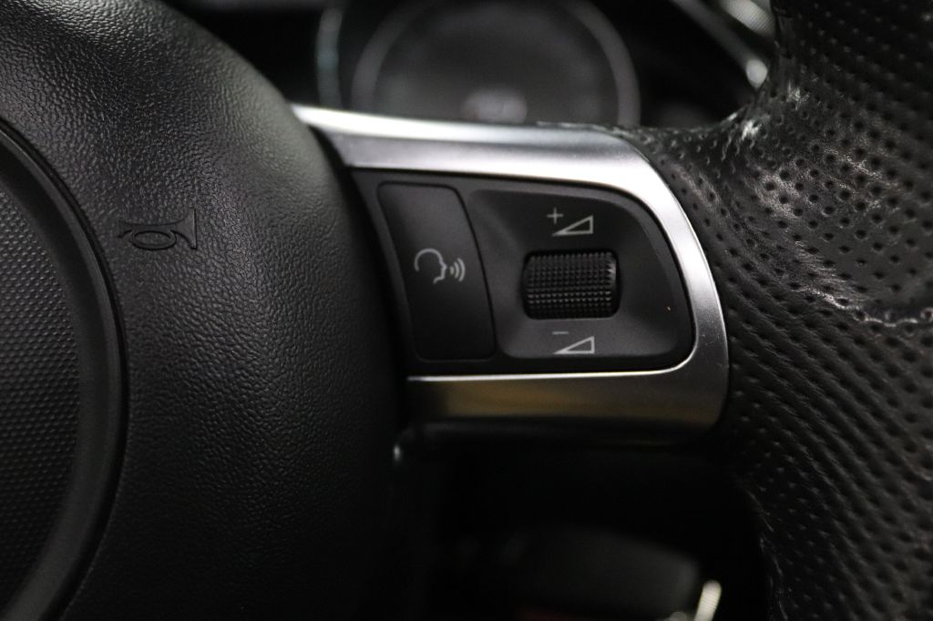 2012-Audi-R8-Discovery-Auto-Center-20