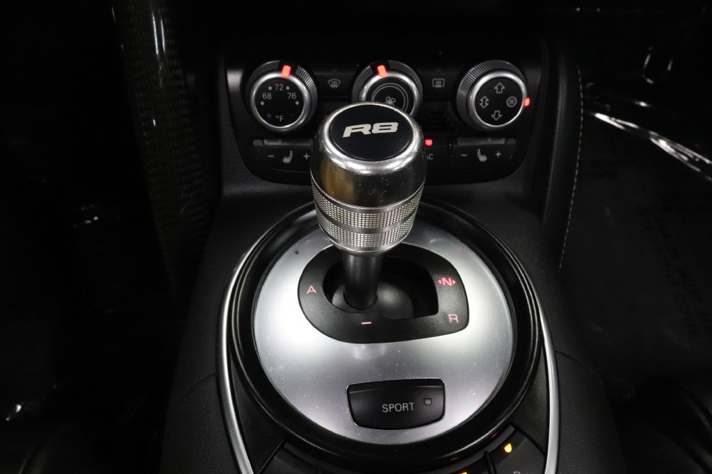 2012-Audi-R8-Discovery-Auto-Center-24