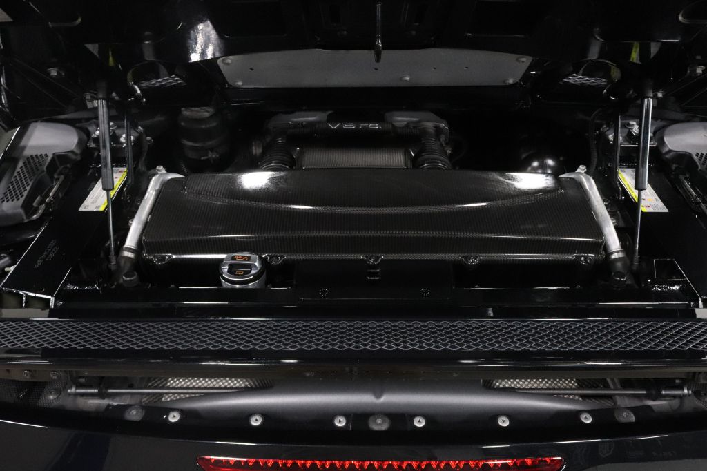 2012-Audi-R8-Discovery-Auto-Center-27