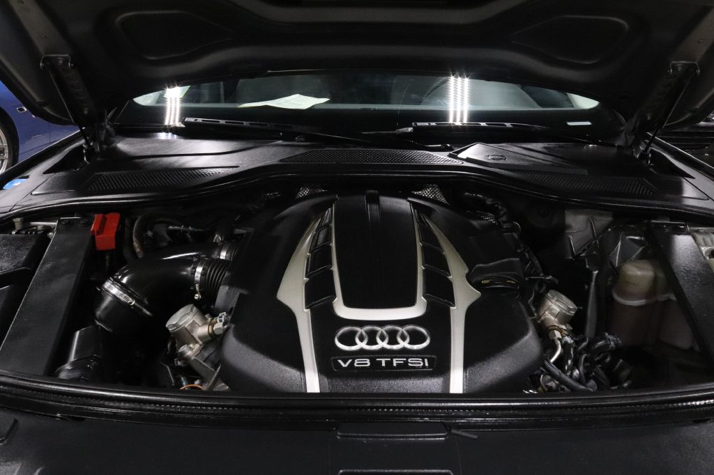 2015-Audi-A8-Discovery-Auto-Center-37