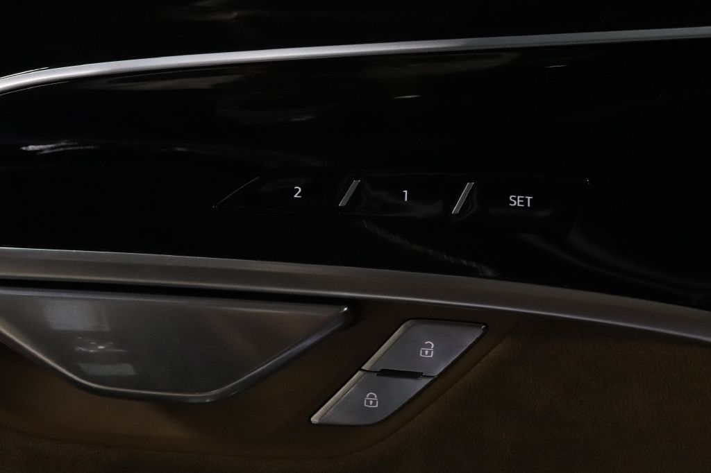 2021-Audi-S8-Discovery-Auto-Center-35
