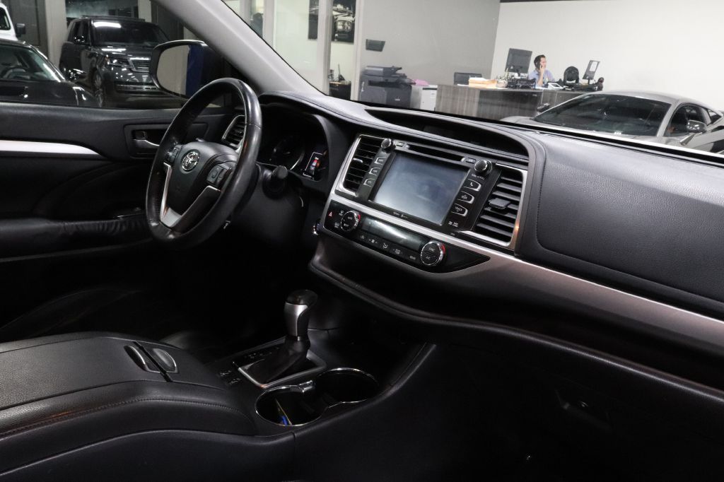 2015-Toyota-HIGHLANDER-Discovery-Auto-Center-22