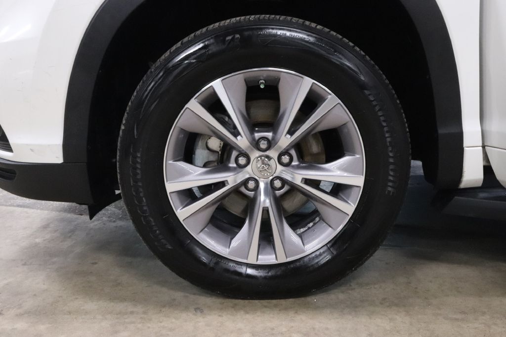 2015-Toyota-HIGHLANDER-Discovery-Auto-Center-33