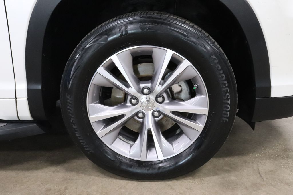 2015-Toyota-HIGHLANDER-Discovery-Auto-Center-36