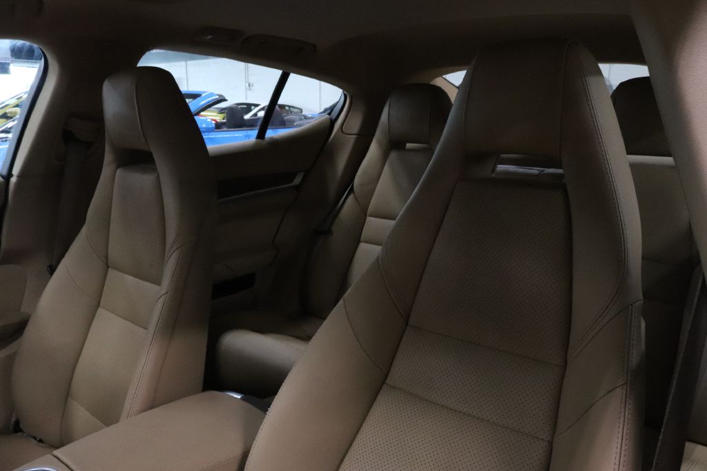 2015-Porsche-PANAMERA-Discovery-Auto-Center-11