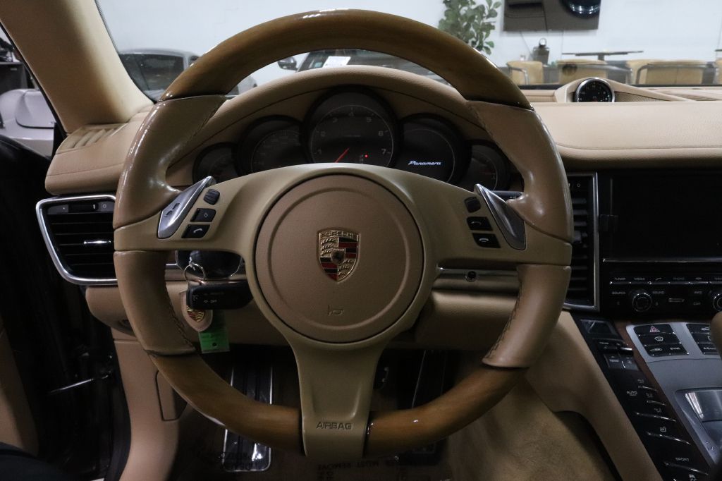2015-Porsche-PANAMERA-Discovery-Auto-Center-23