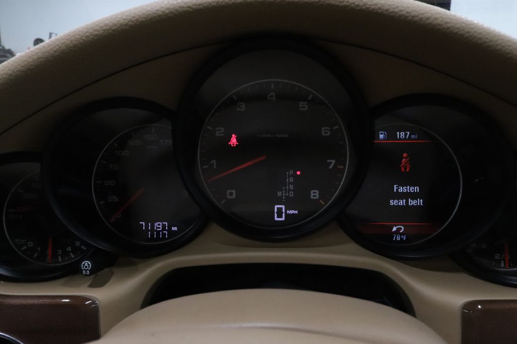 2015-Porsche-PANAMERA-Discovery-Auto-Center-29