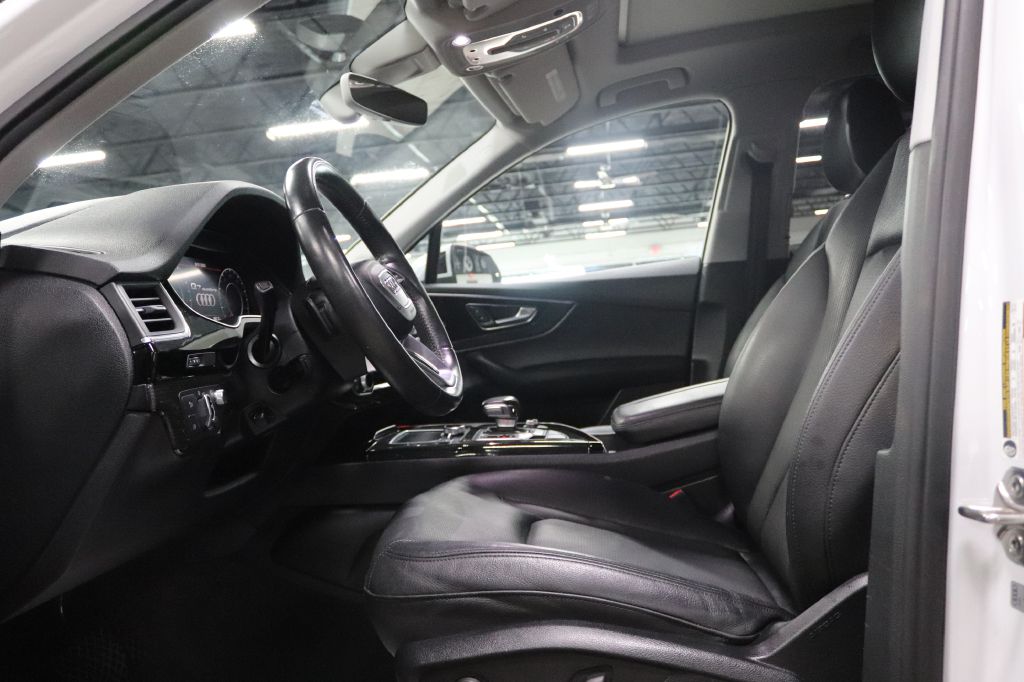 2018-Audi-Q7-Discovery-Auto-Center-10