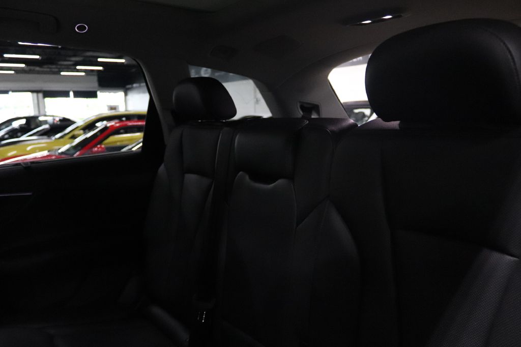 2018-Audi-Q7-Discovery-Auto-Center-16