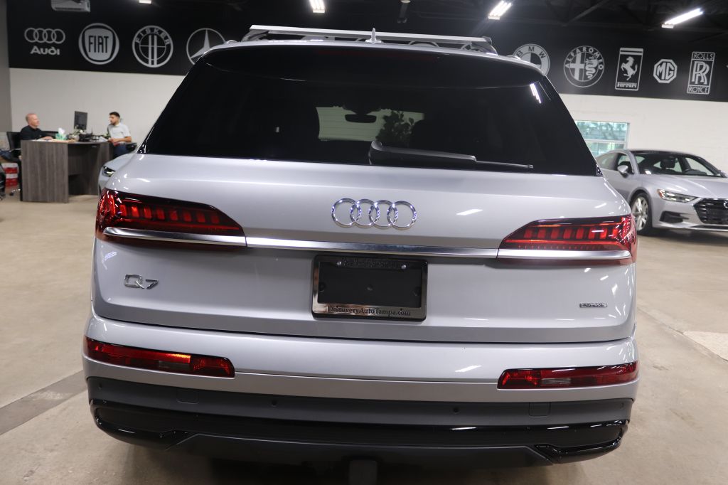 2021-Audi-Q7-Discovery-Auto-Center-4