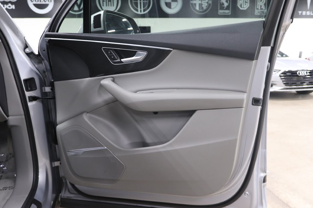 2021-Audi-Q7-Discovery-Auto-Center-13