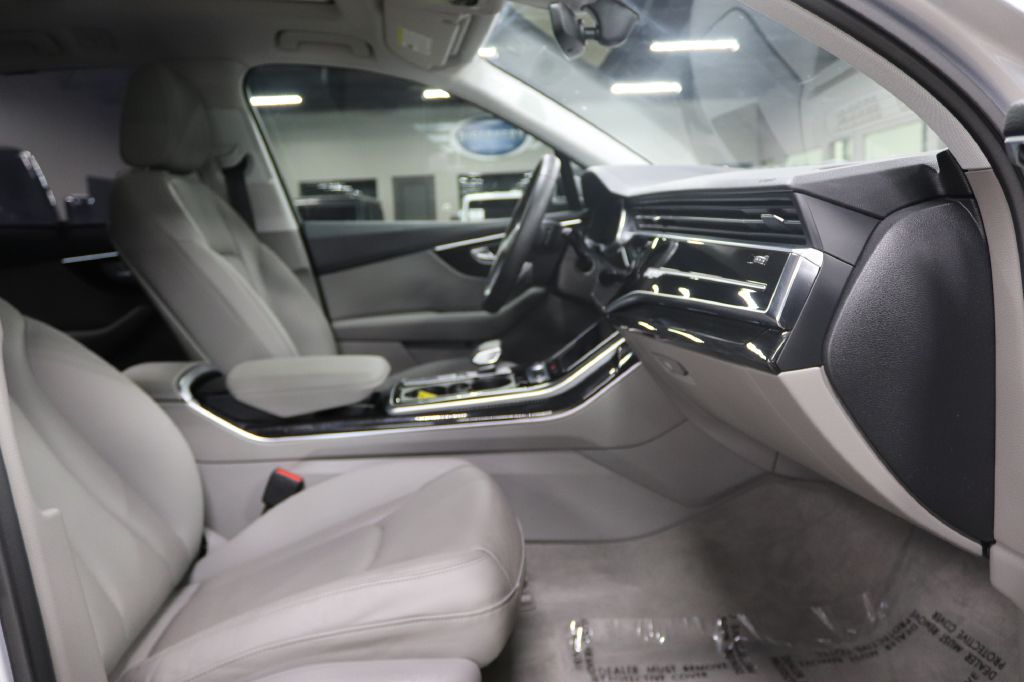 2021-Audi-Q7-Discovery-Auto-Center-14