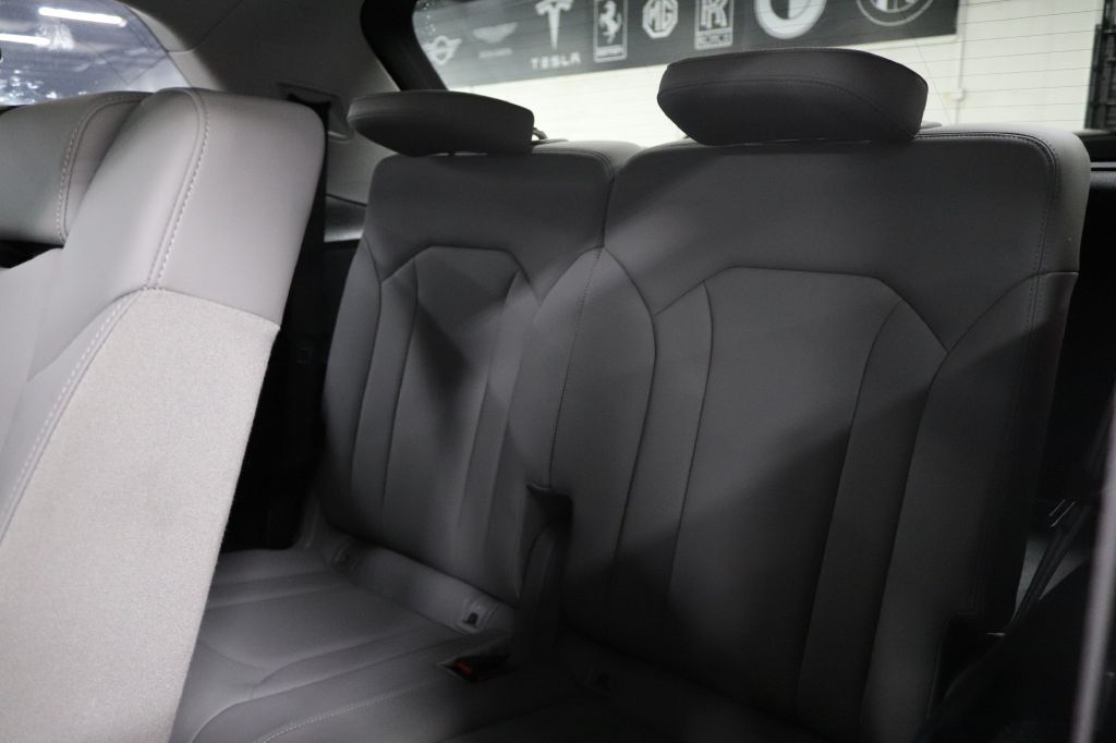 2021-Audi-Q7-Discovery-Auto-Center-22