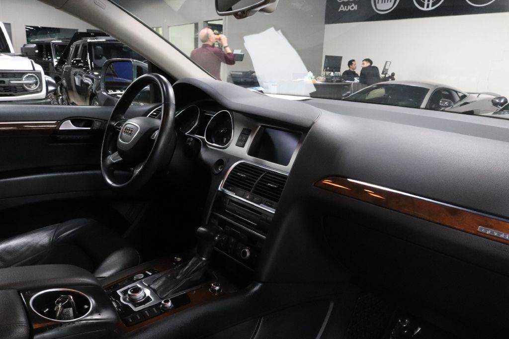 2016-Audi-Q7-Discovery-Auto-Center-21