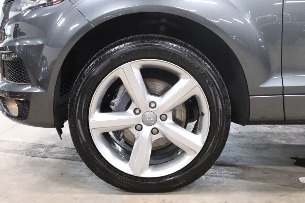 2016-Audi-Q7-Discovery-Auto-Center-33